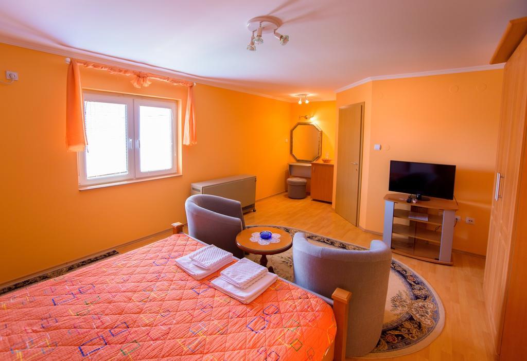 Guest House Mali Hotel Subotica Exterior photo